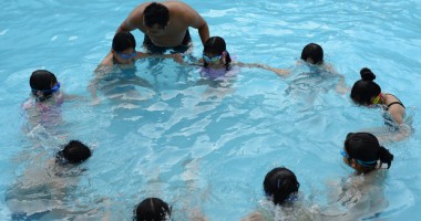 5 bài tập cơ bản cho người lần đầu học bơi
